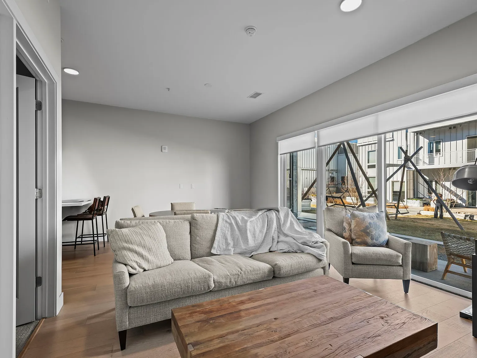 1 bed, 800 sqft, $2,150 — Photo 1