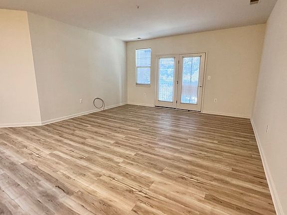 5th image of 45 Benwell Rd Unit 302