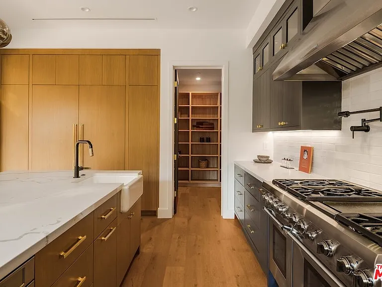 4261 Denny Ave — Photo 8