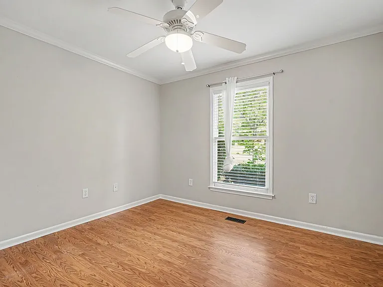 290 University Cir — Photo 14