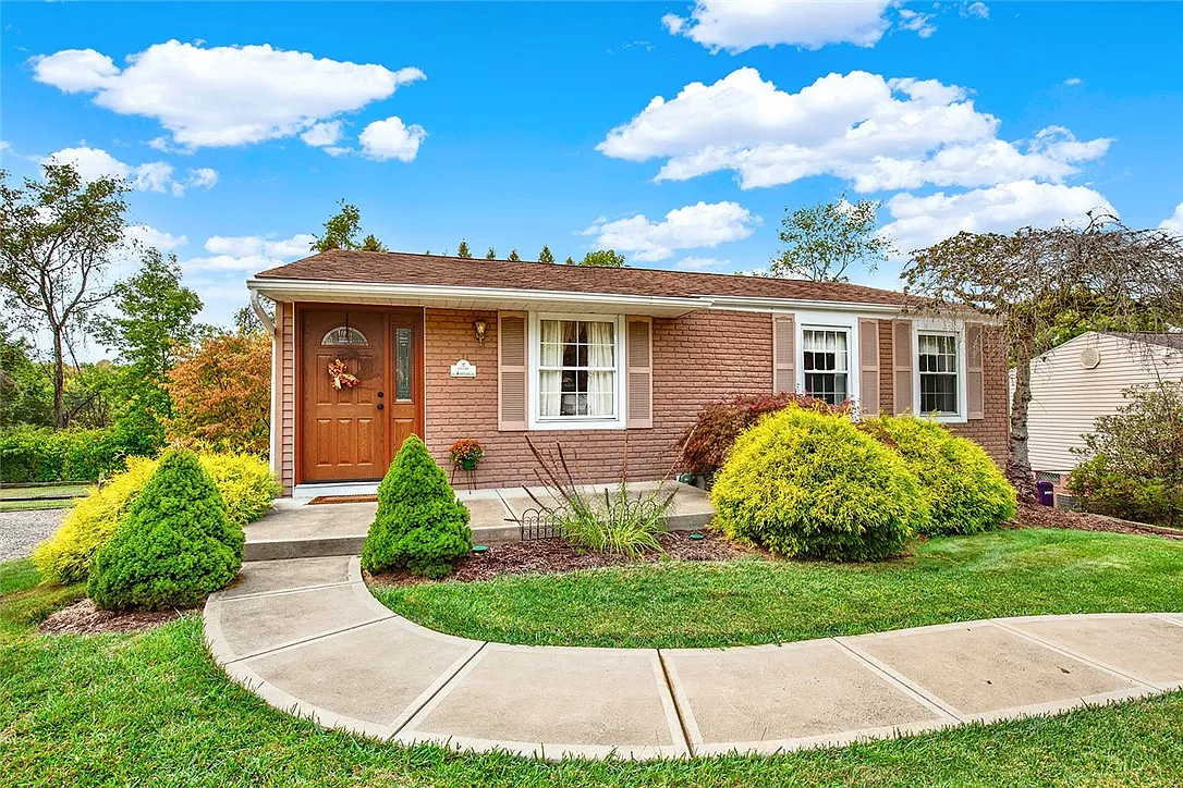 574 Catskill Dr photo 1