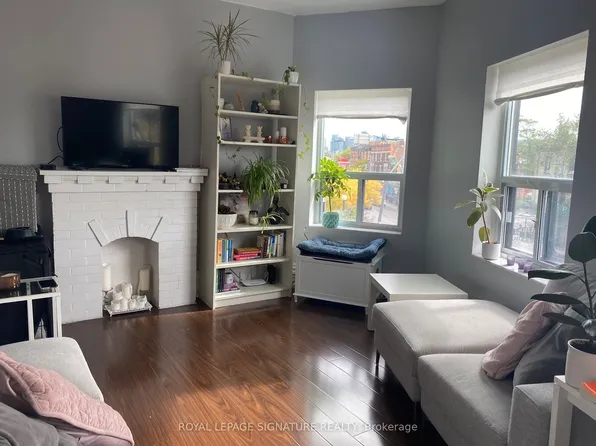 172 Beatrice St #3, Toronto, ON M6G 3G1