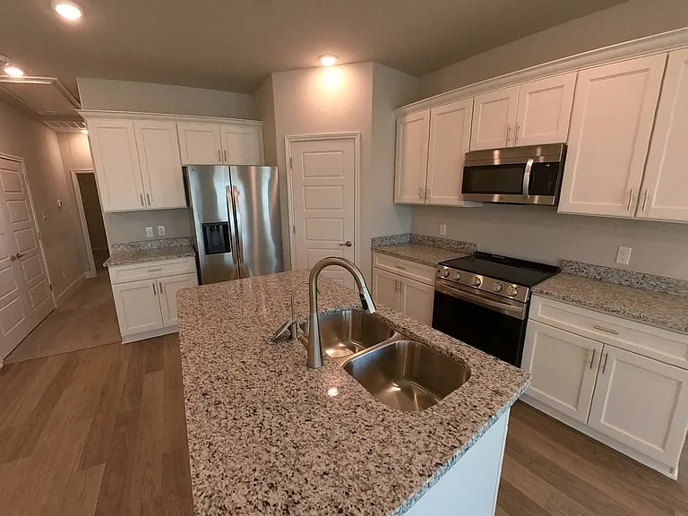 7122 Magnolia Blf #2 — Photo 4
