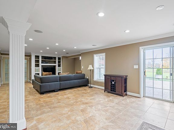 4th image of 44332 Lord Fairfax Pl