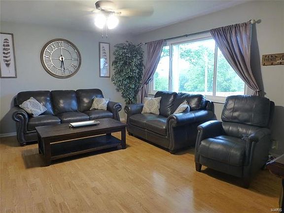 4th image of 124 Valley Dr