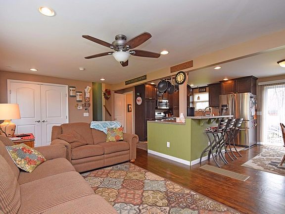 3rd image of 8432 Bluebird Dr