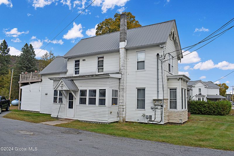 3rd image of 64 Hudson Street