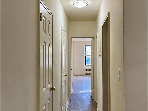 3rd image of 142 Hoyt St #2B