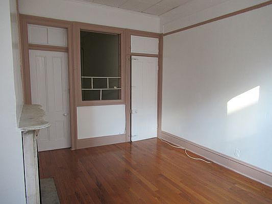 3rd image of 129 Montrose Ave APT 3