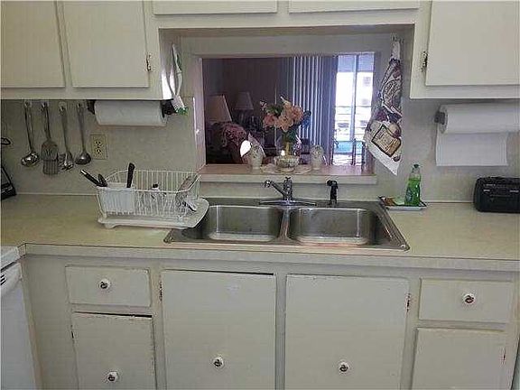2nd image of 315 SE 11th Ter APT 302