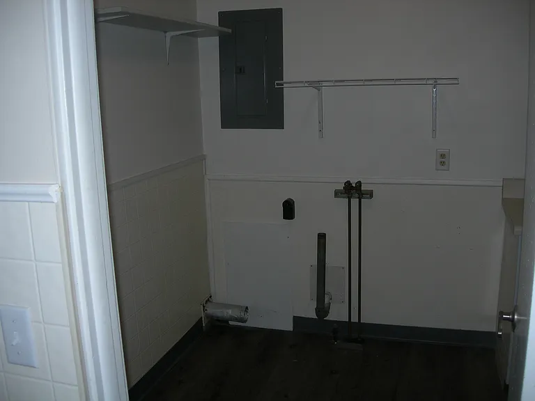 Gas or electric dryer hook-ups