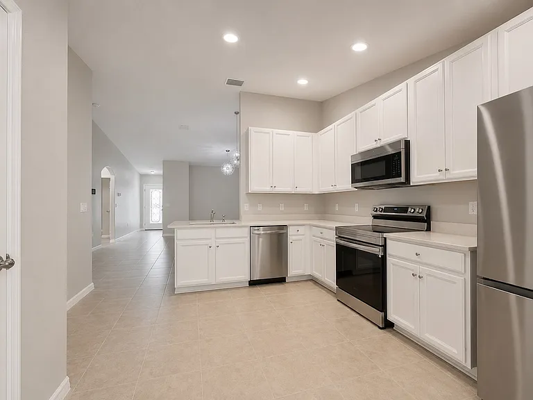 8 Linda Pl #B — Photo 7
