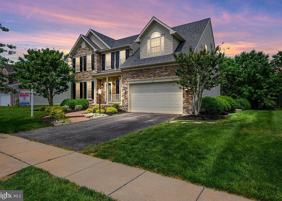 1st image of 405 Brookfield Dr