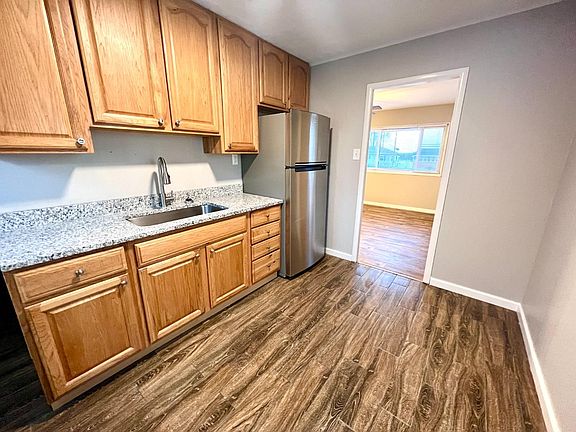 4th image of 4115 Helton Dr