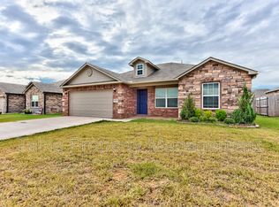 2004 Oak Valley Way, Mustang, OK 73064