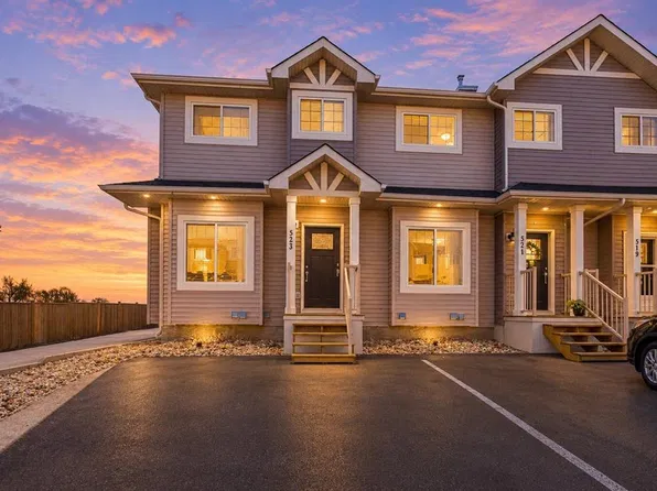 523 N Strathaven Mews, Strathmore, AB T1P 1P5