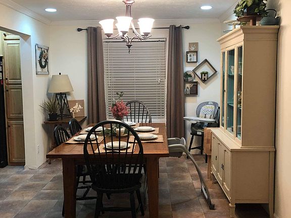 4th image of 6 Robin Hill Ln