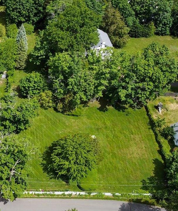 2nd image of 4 Iron Gate Ln