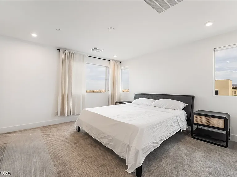 3192 Vittoria Ave — Photo 11