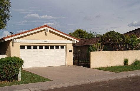 Lakes Waterfront Community