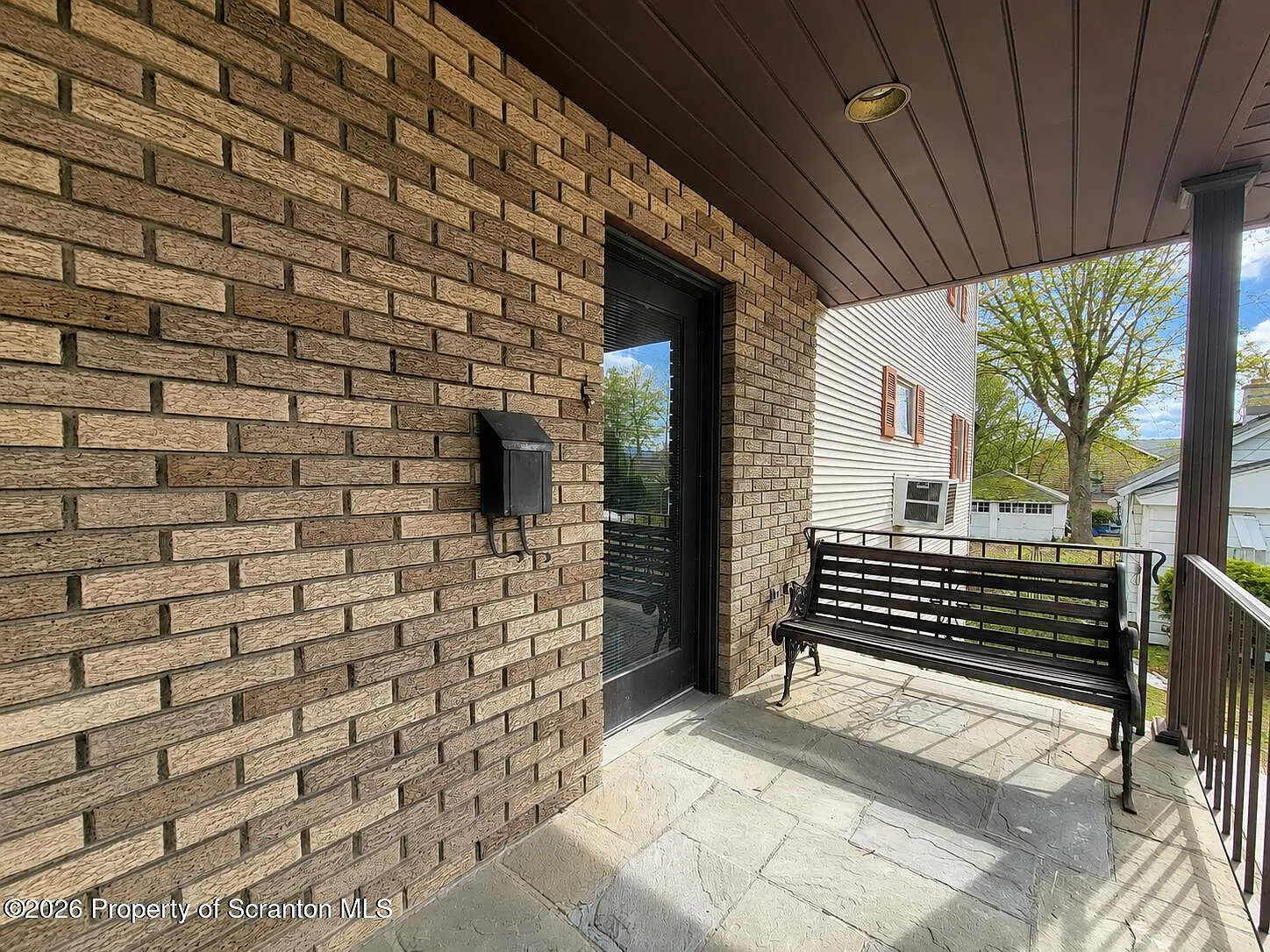 3 bed, 2.0 bath, 1200 sqft, $1,600 — Photo 2