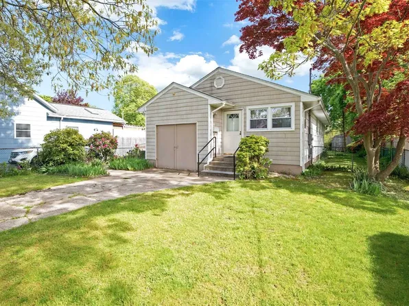 42 Andrew Ave, Islip Terrace, NY 11752