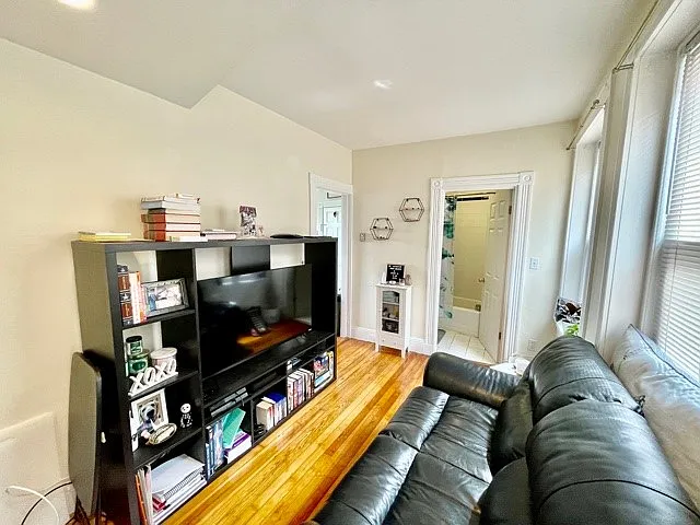 109 Charter St #2 — Photo 11