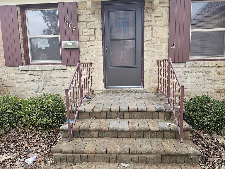 303 W Hawley St — Photo 4
