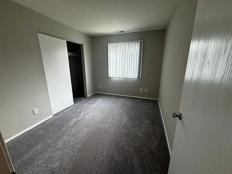 Coventry Court West Apartments — Photo 55