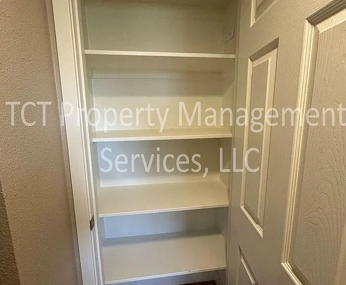 501 E Erie St #B — Photo 10