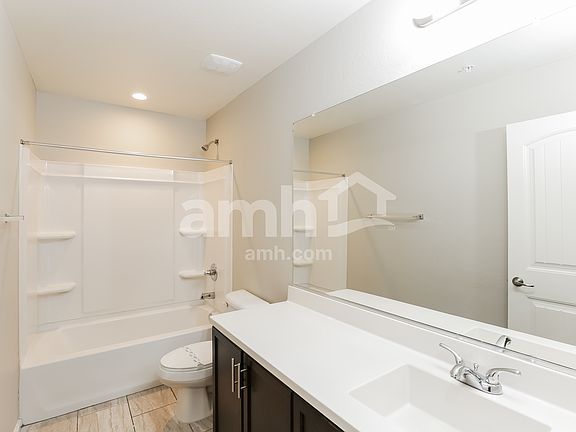 5th image of 2604 N Heritage St