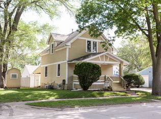 915 8th Ave SW, Cedar Rapids, IA 52404