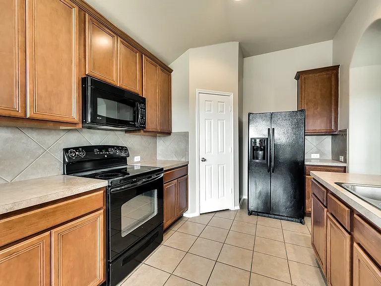 2116 Hartley Dr — Photo 7