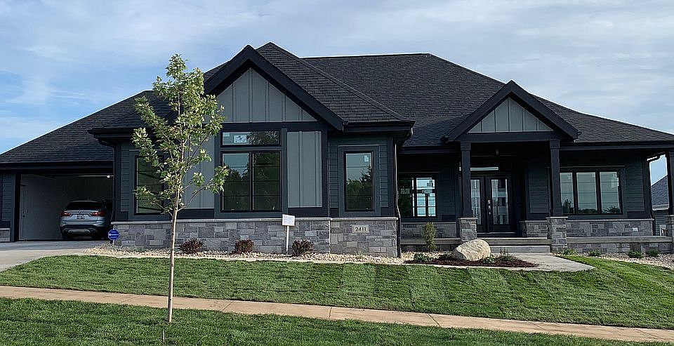 2nd image of 2411 Kilarney Way