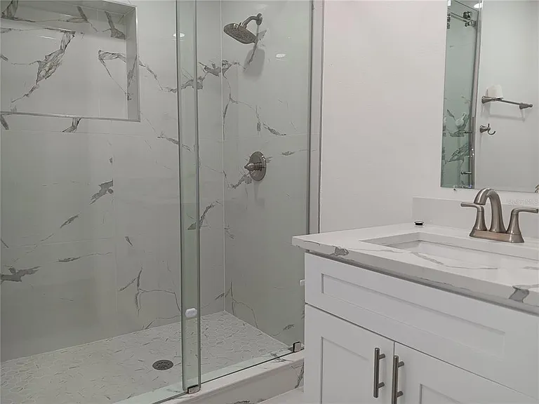 4864 Lake Charles Dr N — Photo 23