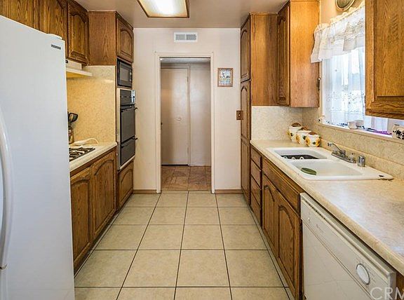 5th image of 1300 W Windsor St