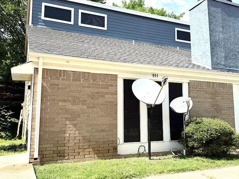 911 Creekside Dr #911 — Photo 1