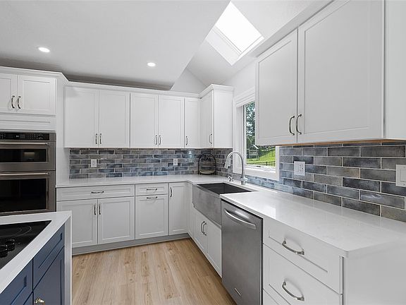 4th image of 2495 Matterhorn Dr