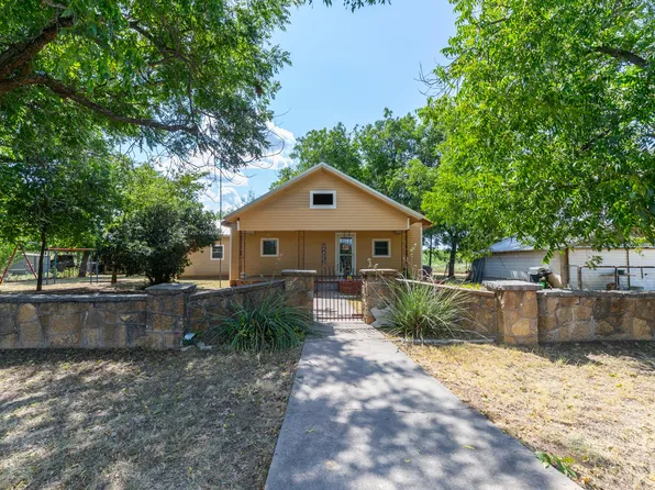 832 Peyton St, Baird, TX 79504