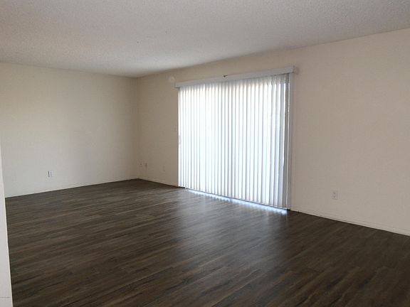 5th image of 4424 S Willow Dr