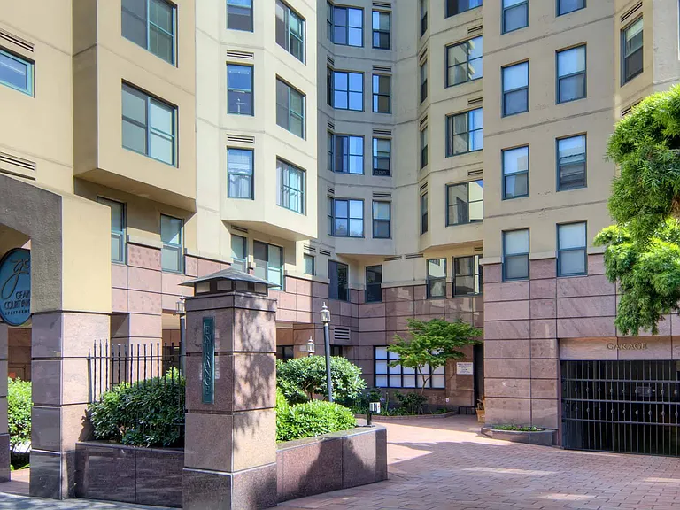 Geary Courtyard — Photo 7