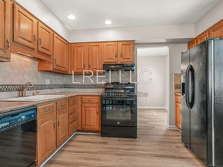 2414 Parkdale Ave — Photo 6