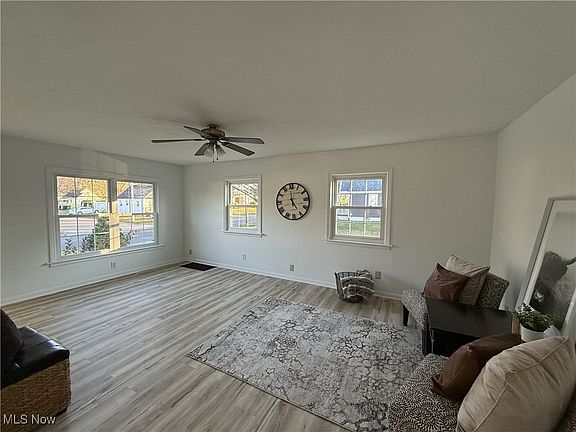 5th image of 314 5th St NE