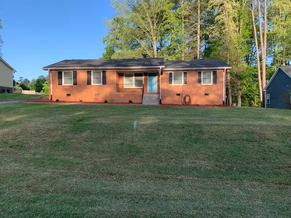 207 McLeod Dr, Sanford, NC 27330