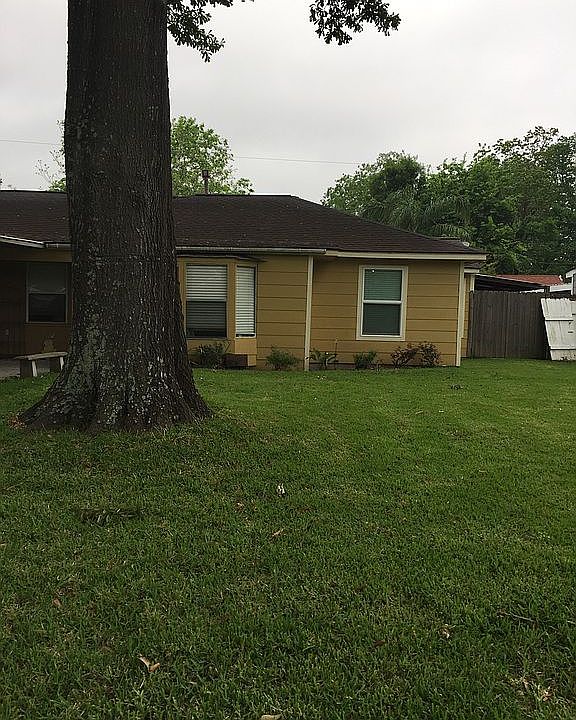 1st image of 806 Ogilvie St