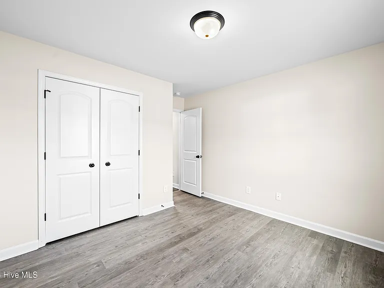 406 Paxton Ct — Photo 28