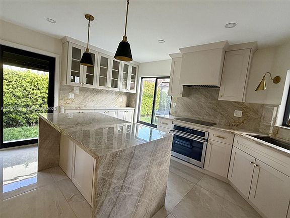 5th image of 470 SW 88th Pl E