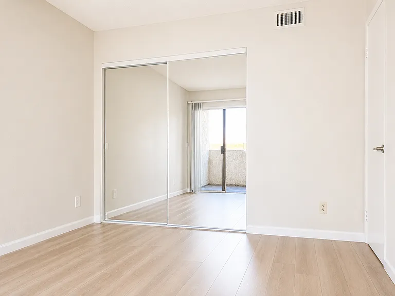 6544 Whitsett Ave #2 — Photo 16
