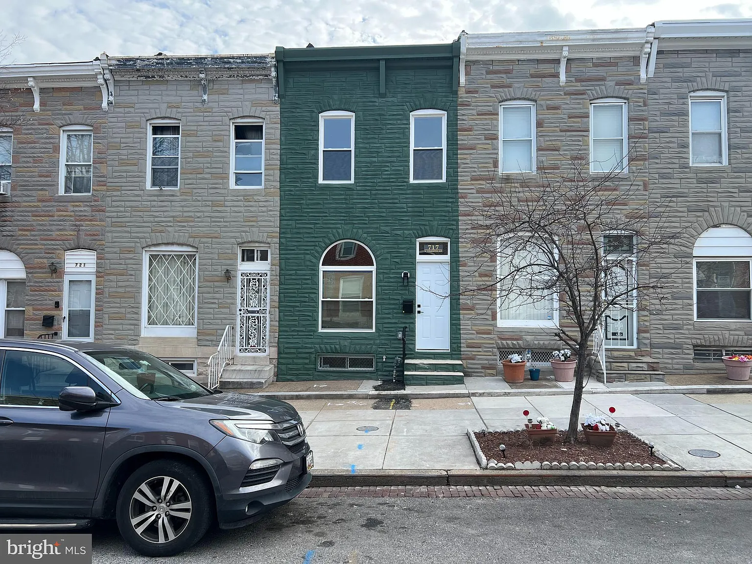 3 bed, 3.0 bath, $2,400 — Photo 1