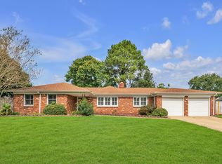 2208 N Wolfsnare Dr, Virginia Beach, VA 23454